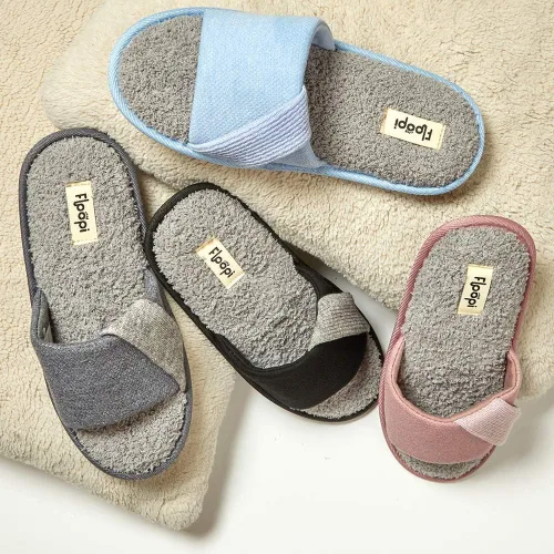Vista 6 de Floopi Pantuflas de verano suaves con punta abierta para mujer con espuma viscoelástica, correa de punto acento, plantilla de rizo suave, suela