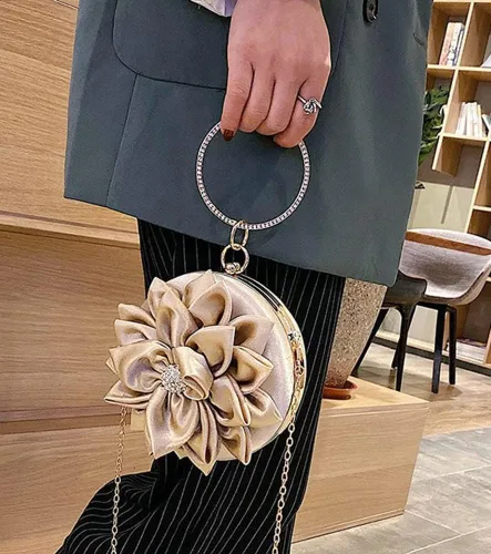 Vista 4 de Obosoyo Bolso de mano con diamantes de imitación en forma de flor para mujer, bolso redondo de satén suave, bolso de mano para fiesta de boda, bolso