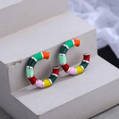 Vista 4 de Aretes de cartílago esmaltado colorido sin perforación, aretes falsos para abrazar, aros gruesos, joyería hipoalergénica, regalos para mujeres