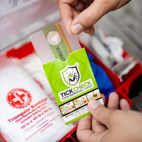 Vista 4 de TickCheck Tarjeta eliminadora de garrapatas, herramienta de eliminación de garrapatas de tamaño billetera con tarjeta de identificación