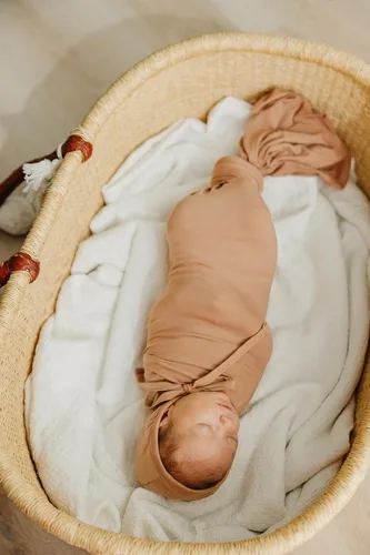Vista 4 de Copper Pearl Baby Bonnets Pecan