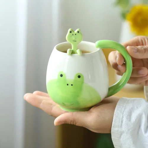 Vista 4 de Taza de café divertida de 15 onzas, taza de café de cerdo con cuchara, taza divertida de cerámica, regalo para mujeres y hombres, cumpleaños, Rana