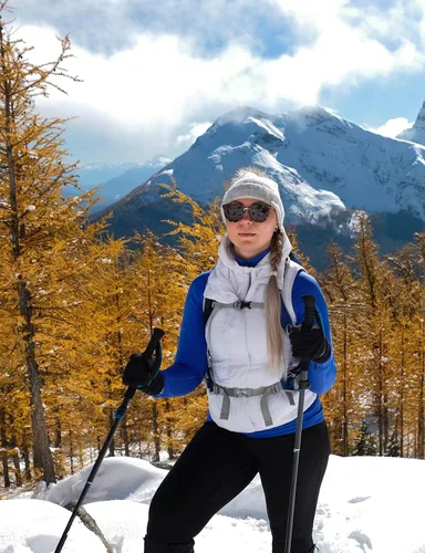 Vista 8 de BALEAF Camiseta térmica de forro polar para mujer de manga larga con agujeros para los pulgares bolsillo con cremallera para clima frío