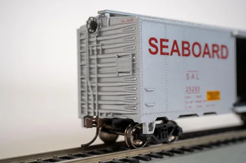 Vista 5 de Bachmann Trains - PS1 40' Box CAR - Seaboard® # 2525 - Beer CAR (Plata) - Escala HO