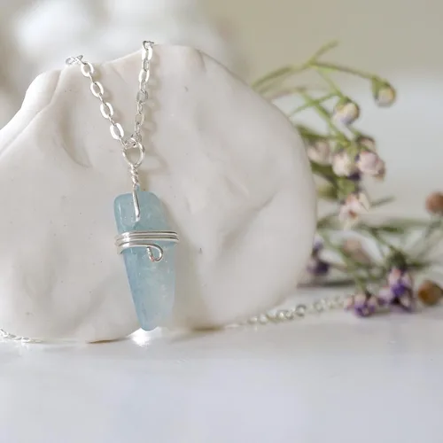 Vista 3 de Collares de encanto de cristal con piedra de nacimiento para mujer de Designs by Nature Gems