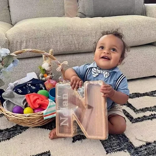 Vista 5 de Alcancía para niños y niñas, hucha grande de 26 letras del alfabeto inglés, de madera personalizada, caja de ahorro de dinero personalizada, nombre