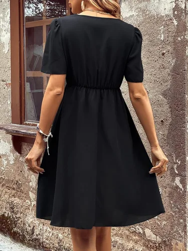 Vista 2 de OYOANGLE Vestido corto acampanado con cuello en V profundo y cintura alta con lazo frontal para mujer
