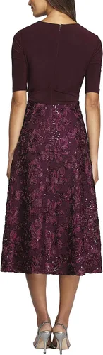 Vista 2 de Alex Evenings Vestido de encaje de jersey y roseta para mujer (Petite y Regular)