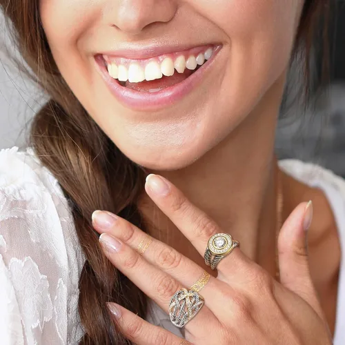 Vista 6 de UNY JEWEL Anillo de alambre trenzado de dos tonos con vástago dividido pavé CZ joyería inspirada en el diseñador único anillo de moda para mujer