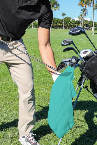 Vista 6 de Toallas de golf magnéticas para bolsas de golf con clip y imán ultra fuerte - Toalla de microfibra con tejido de gofre para sujeción segura
