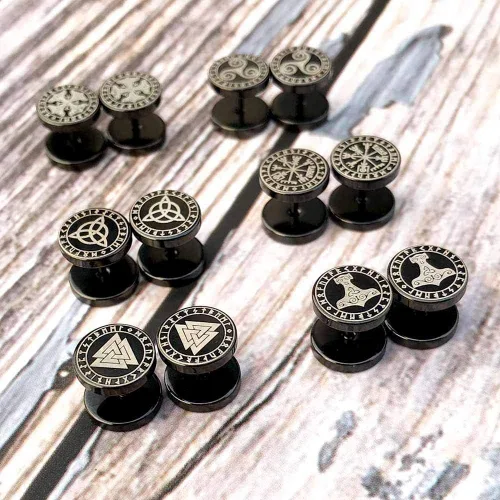Vista 6 de FYLUN - Aretes vikingos para hombres, medidores falsos, aretes para hombre, aretes de runas vikingas, significado felicidad, riqueza, amor, fuerza