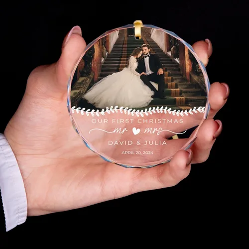 Vista 2 de Adorno personalizado para fotos de matrimonio de Mr & Mrs 2024 – Primera Navidad como casado, regalo de recién casados para parejas