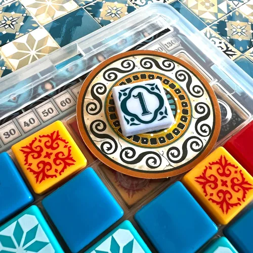 Vista 5 de Asmodee - Azul Mini - board game in pocket version, 2-4 players, 8+ years, Italian edition