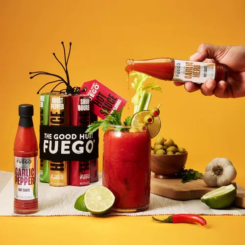 Vista 4 de The Good Hurt Fuego, juego de regalo de muestra de salsa picante, incluye 7 botellas en sabores exóticos, paquete variado de salsa picante
