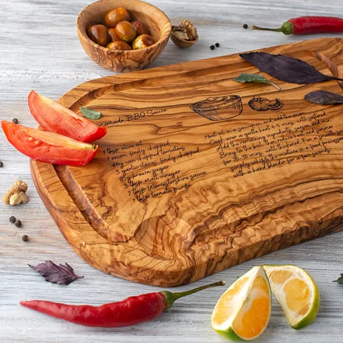 Vista 4 de Forest Decor Tabla de carne de madera de olivo con ranura para jugos, tabla de cortar recetas hecha a mano, tablero grabado de recetas