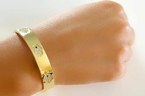 Vista 7 de LESLIE BOULES Pulsera de mano Hamsa chapada en oro de 18 quilates para mujer, joyería de moda