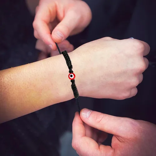 Vista 7 de SUMMER LOVE Handmade Jewelry Evil Eye Bracelets with Card,Black Red String Bracelets Kabbalah Protection Luck Amulet for Women Men Friends Pulseras
