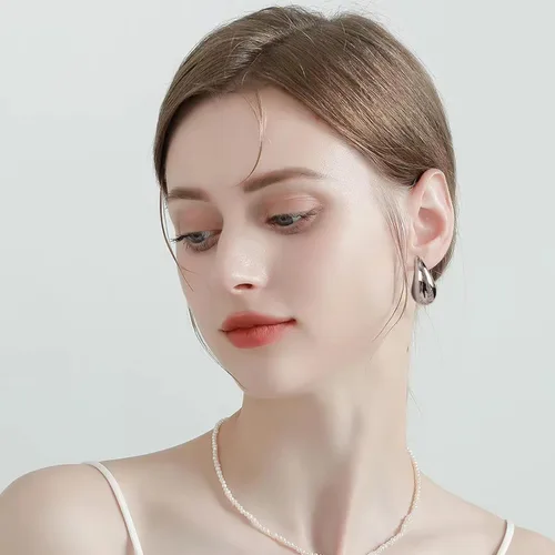 Vista 6 de Aretes de aro de acero quirúrgico 316L gruesos en forma de lágrima de oro para mujer, aretes de gota de agua, ligeros, hipoalergénicos, de diseño