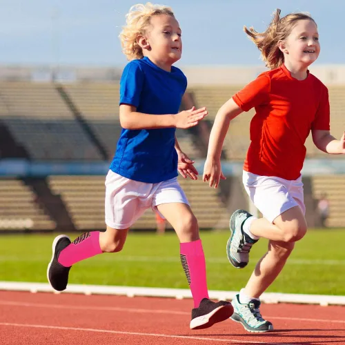 Vista 5 de ZEPOHCK Calcetines deportivos de fútbol para niños, 2 pares de calcetines hasta la rodilla para jóvenes y niñas para talla de zapato de 3 a 6.5