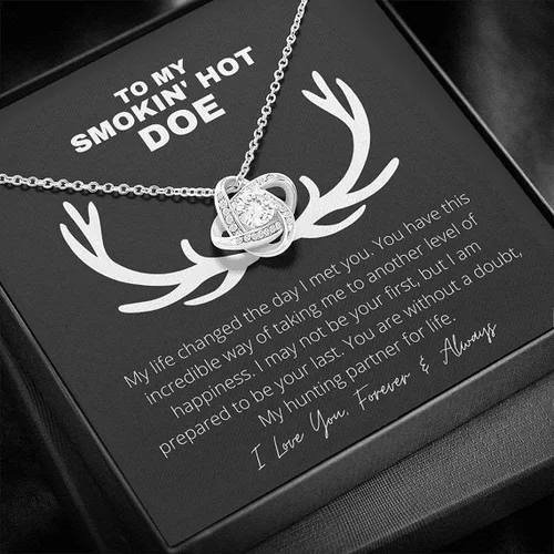 Vista 2 de To My Wife Smoking Hot Doe, pareja de caza para la vida, juego de regalo de collar para esposa, regalo de aniversario para esposa, regalo