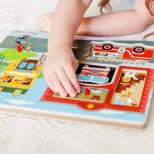 Vista 7 de Melissa & Doug - Rompecabezas con sonido (8 piezas), Estación de bomberos, Multicolor