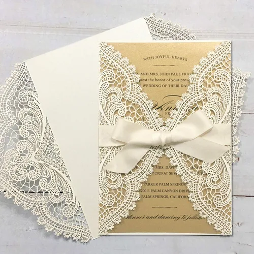 Vista 2 de 25 invitaciones de boda de 5 x 7 pulgadas con sobres, corte láser de encaje hueco con cintas elegantes, para boda, despedida de soltera, compromiso