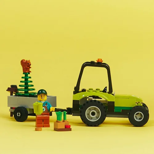 Vista 4 de Lego 60390 City Great Vehicles Park Tractor Farmhouse Toy Kit de construcción con animales de juguete, incluye minifigura, a partir de 5 años, idea