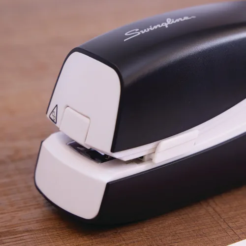 Vista 9 de Swingline Engrapadora eléctrica, capacidad para 20 hojas, portátil, tira completa, alimentación por enchufe o batería, color negro (48200)