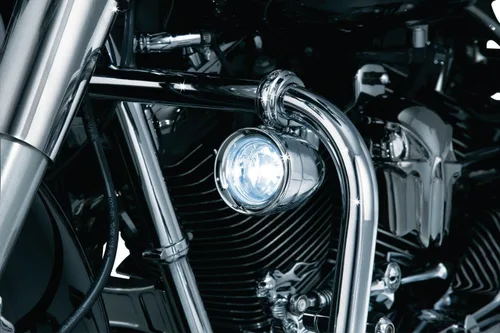 Vista 3 de Kuryakyn 5019 Accesorio de iluminación de motocicleta: luces de conducción montadas en protector del motor, ajuste universal para protectores