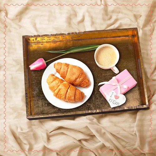 Vista 5 de Mela Artisans Bandeja para servir de madera de mango de 16 x 12 x 2.5 pulgadas con asas, dorado envejecido florecido, tabla de servir de madera