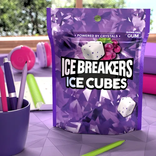 Vista 5 de ICE BREAKERS Ice Cubes Arctic Grape - Bolsa de goma de mascar sin azúcar, 8.11 onzas (100 piezas)
