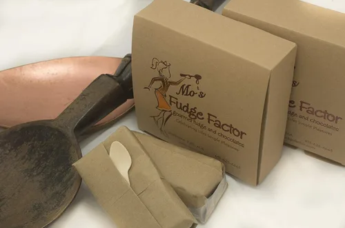 Vista 3 de Mo's Fudge Factor, Dulce de azúcar de nuez y caramelo de vainilla 2 libras