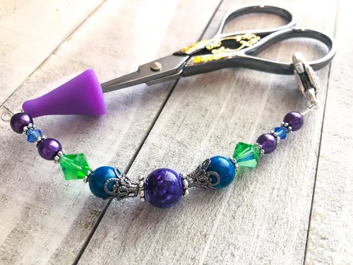 Vista 5 de Beaded Scissor Fob Jewelry with Tip Cover
