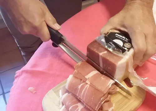 Vista 5 de Cuchillo de corte de precisión (diestro) - Hoja dentada de acero inoxidable de 8 y 1/4 pulgadas con guía de corte para rebanadas exactas de hasta