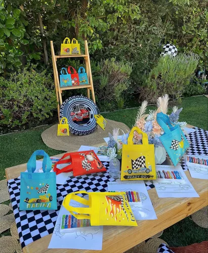 Vista 6 de BANBALLON 20 bolsas de recuerdo de fiesta de autos de carreras, no tejidas, bolsas de regalo para cumpleaños de niños, fiestas temáticas
