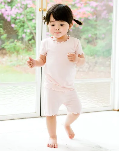 Vista 2 de VAENAIT BABY - Pijama de viscosa para niñas y niños pequeños de 6 a 12 meses, 2 piezas, camiseta y shorts, tela fresca, drapeada y suave para verano