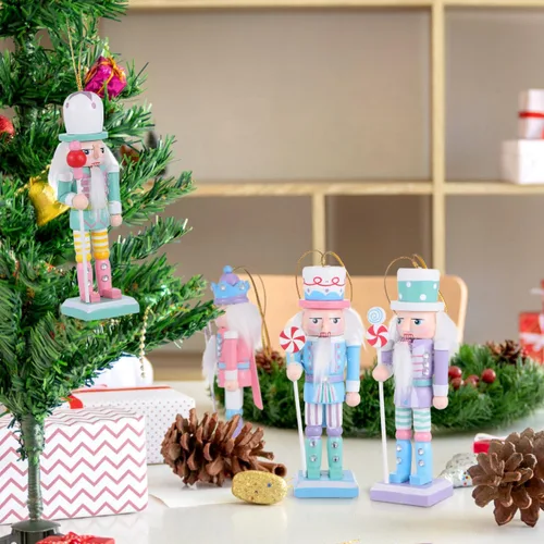 Vista 7 de Amosfun 4 adornos de cascanueces de madera – 4.7 in de alto soldado cascanueces figuras pastel cascanueces adorno colgante de árbol