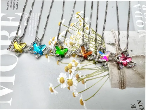 Vista 6 de CSIYANJRY99 Collares con colgante de cristal de mariposa, bohemia, cristales de tono plateado, collares de joyería, regalos para mujeres