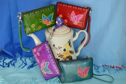 Vista 5 de BPLeathercraft Bolso de cuero para cambiar, cartera hecha a mano, rectangular, una mariposa voladora y flor., Rojo 1