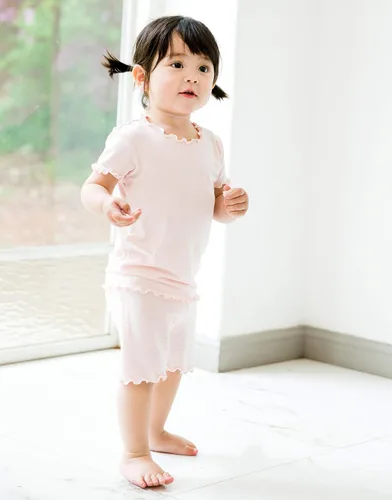 Vista 3 de VAENAIT BABY - Pijama de viscosa para niñas y niños pequeños de 6 a 12 meses, 2 piezas, camiseta y shorts, tela fresca, drapeada y suave para verano