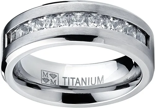 Vista 2 de Metal Masters Co. Anillo de compromiso para hombre de titanio con 9 circonitas cúbicas grandes de corte princesa