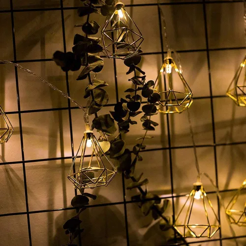 Vista 4 de Luces geométricas de metal, 3M 20 luces LED de hadas de diamantes alimentadas por pilas, luces geométricas de oro rosa para dormitorio, boda Diamond