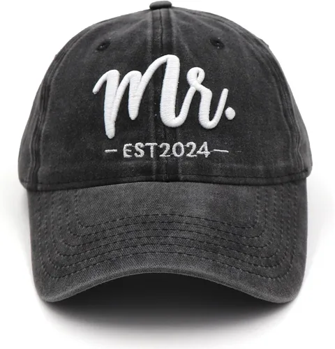 Vista 4 de Mr and Mrs Gifts 2024 Sombreros para hombres y mujeres, regalos de boda para recién casados, sombrero bordado 3D ajustable para parejas