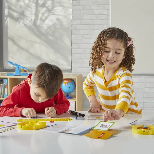 Vista 4 de hand2mind Kit central Telling Time Basics, reloj analógico para el aula