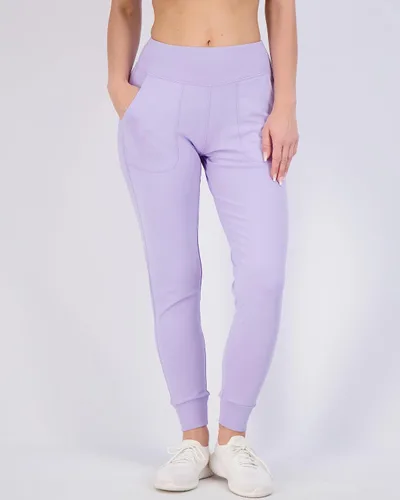 Vista 2 de Real Essentials Paquete de 3 pantalones deportivos con bolsillos para mujer, cintura alta, para entrenamiento, yoga, leggings atléticos cónicos