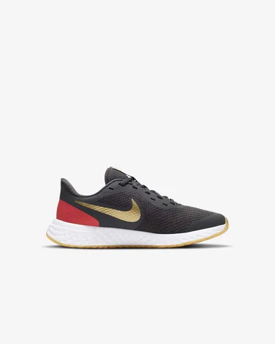 Vista 60 de Nike Revolution 5 tenis para correr para niños en edad escolar