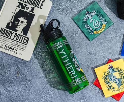 Vista 8 de Silver Buffalo Harry Potter Movie 1-8 Slytherin Crest with Dashes Botella de agua Tritan con popote abatible, 20 onzas