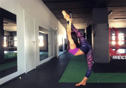 Vista 4 de COOLOMG Leggings de yoga para mujer, mallas para correr, leggings de tiro bajo, para entrenamiento, gimnasio, con bolsillos ocultos