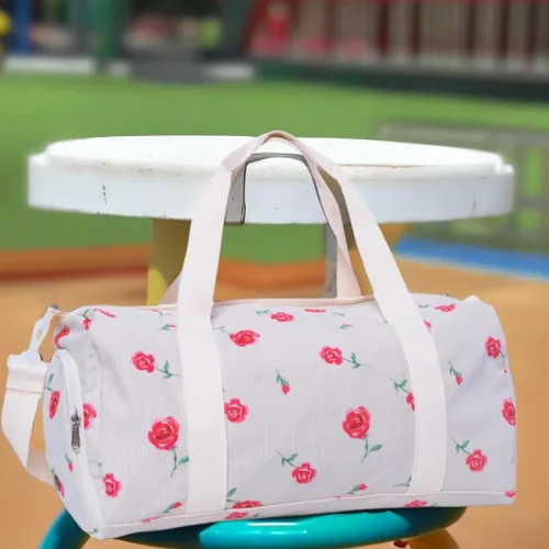 Vista 3 de Bolsa de lona para gimnasio, deportes, mujeres y niñas, bolsa de viaje de entrenamiento para fin de semana con compartimento para zapatos y bolsillo