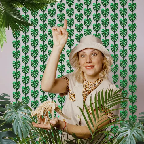 Vista 6 de Decoraciones tropicales para fiestas, paquete de 2 unidades de 3.3 x 6.6 pies, hojas de palmera tropicales verdes, cortina de flecos de hojas